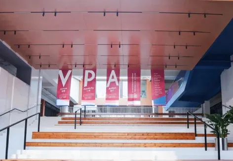 丽林维育学校VPA校园内的阶梯空间