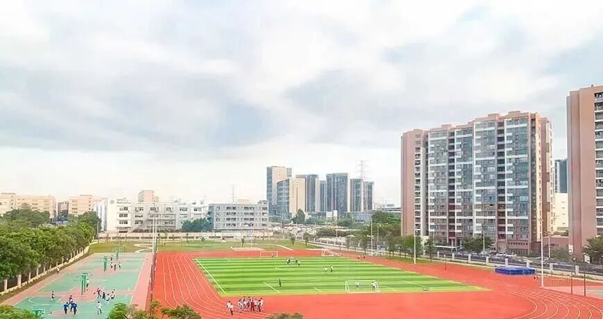 深圳汉开校园运动场与教学楼
