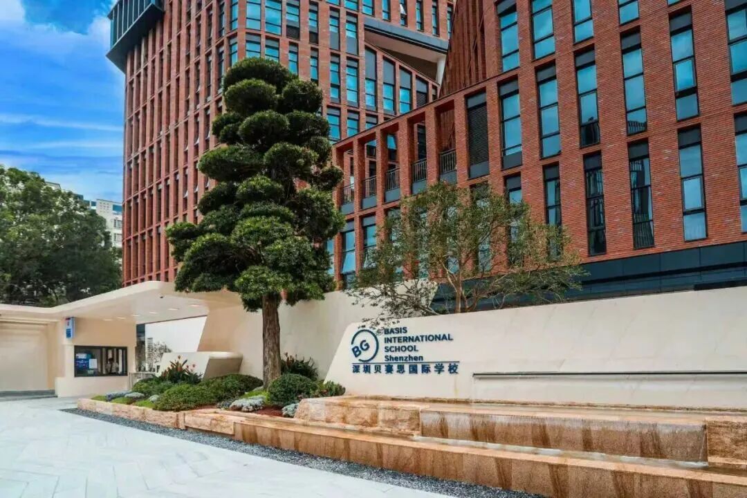 深圳贝赛思国际学校蛇口校区入口与校园建筑