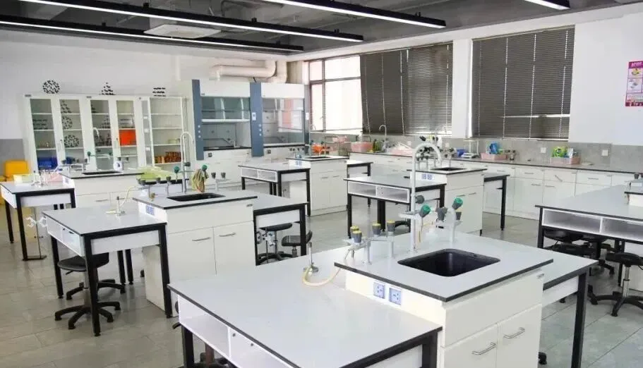 德胜学校实验室