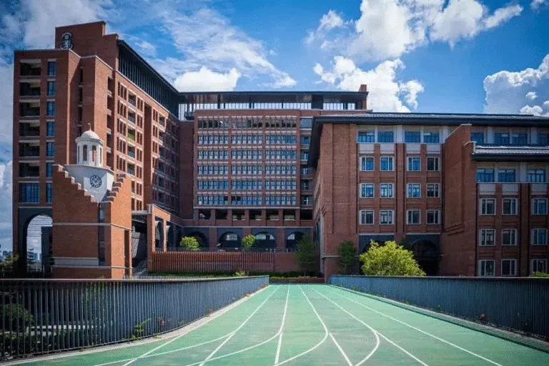 哈罗深圳校园建筑与户外运动区域
