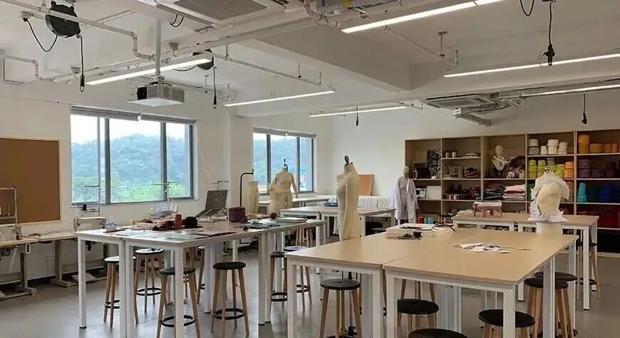 辰美艺术专业教室与工作台
