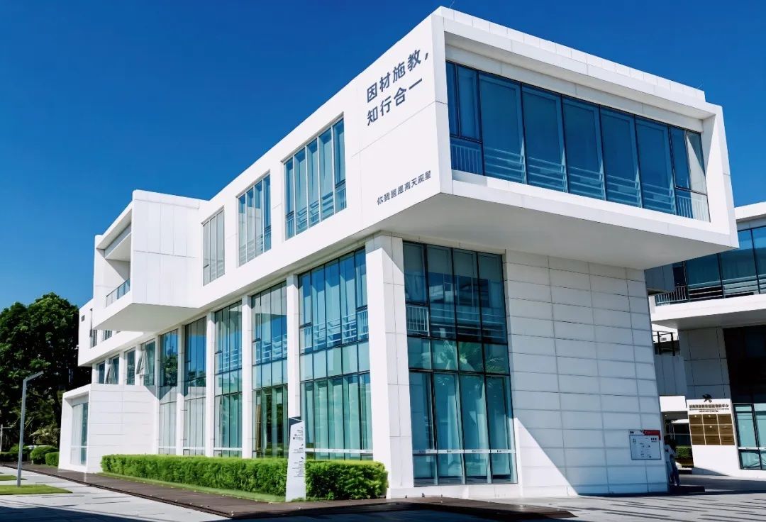 天辰国际书院前海校区建筑
