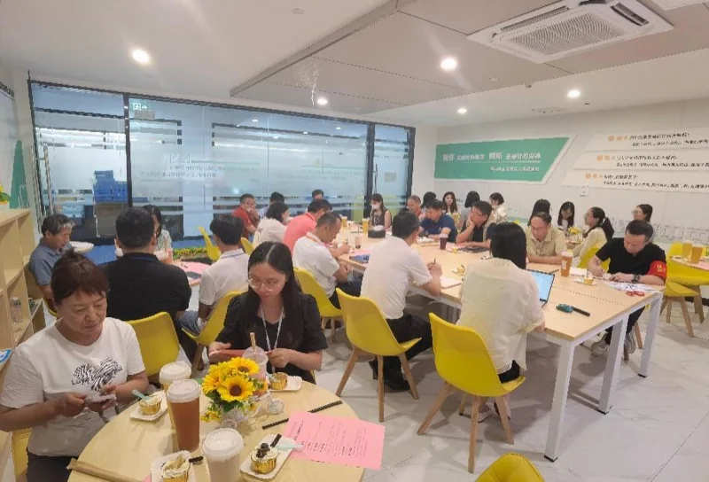 深圳菁华中英文实验中学 | 【菁华新闻】倾听新声，共启新程 | 我校2025年秋季新入职教师座谈会圆满召开