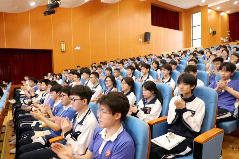 大道至简DSE(博恒橘郡校区) | 与光同行,探索未来 | 博恒实验学校科学副校长专题讲座开讲啦!