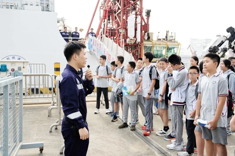 深圳市宝安区为明双语实验学校 | 解锁海上 “移动实验室”!为明科创班探秘科考船 “海洋地质十号”【为明研学】