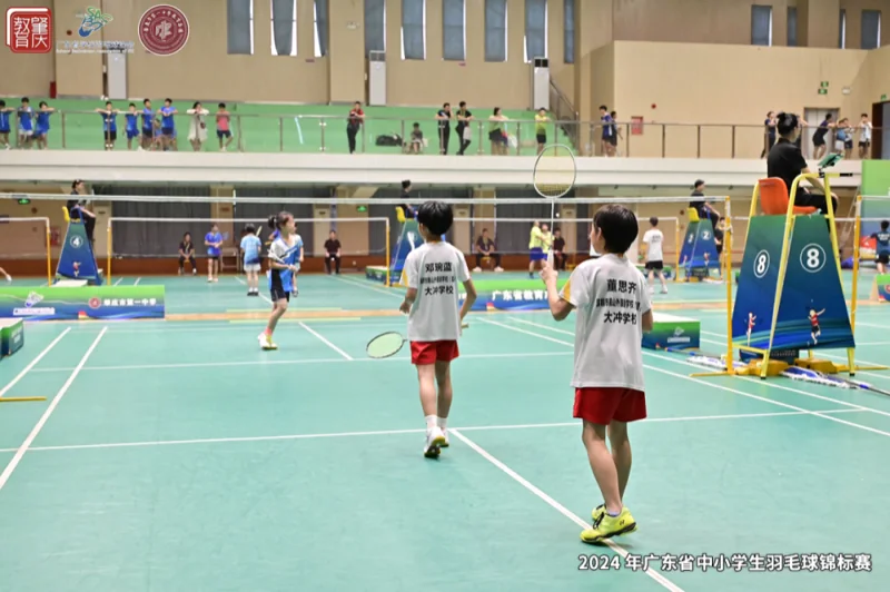 深圳市南山外国语学校(集团)高级中学丨重磅!有一所学校在广东省中小学生羽毛球锦标赛四项团体总分中勇夺两项团体总分冠军