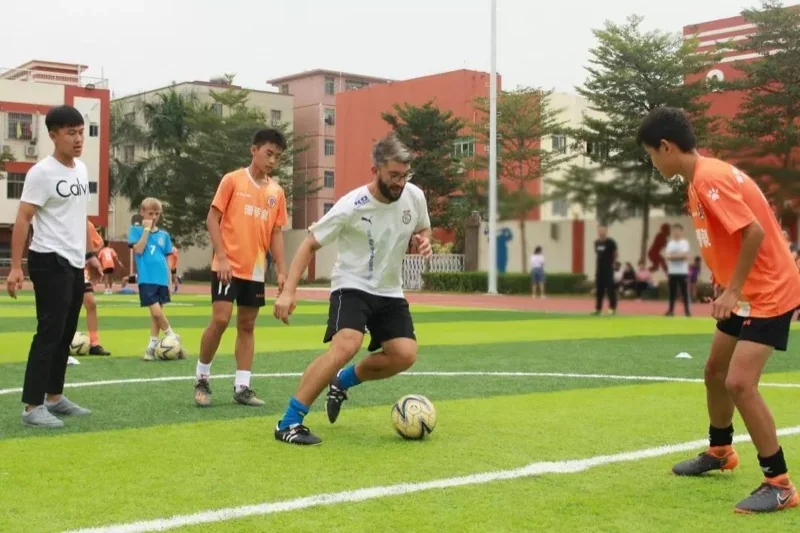 深圳珊蒂泉外国语学校国际部与德国Soccer City学校开展足球交流活动