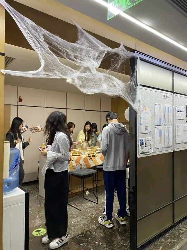 香港遵理国际教育 HKDSE | 师生一起捣蛋~遵理万圣节狂欢落幕,DSE中六冲刺战火速开启!