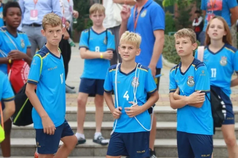 深圳珊蒂泉外国语学校国际部与德国Soccer City学校开展足球交流活动