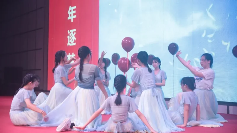 深圳罗湖港人子弟学校 | 【2024届毕业典礼】少年逐梦 一路生花