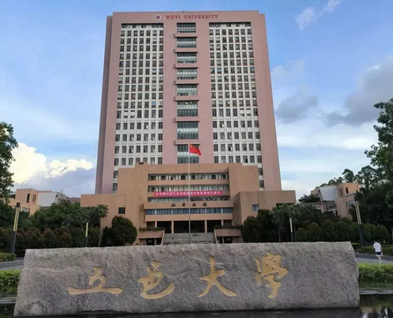 香港遵理国际教育 HKDSE | 增至165所院校、12月开申!这所港校内地分校已悄悄上榜,首年招生或是“捡漏”最佳先机!