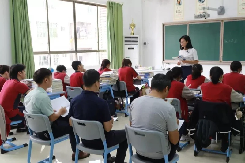 教学教研双落实,用心虚心受益多——深圳珊蒂泉外国语学校高中部开启教学新篇章