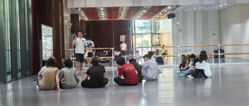 音奥艺术书院 | 把课堂折叠成剧场--音奥书院张老师BTEC表演课手记