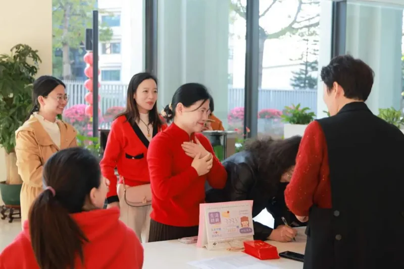 深圳市南山中英文学校协同港籍学生班|喜报|NCIC 开学 | 以爱为底色,用科技做画笔:新学期,共绘一幅腾飞画卷