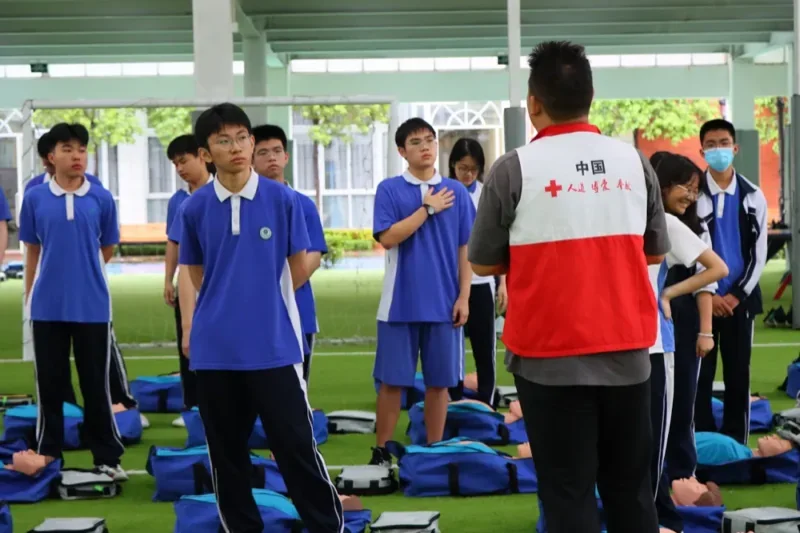 深圳杰仁国际课程中心丨掌握急救技能 守护生命之光——杰仁高中开展急救技能培训