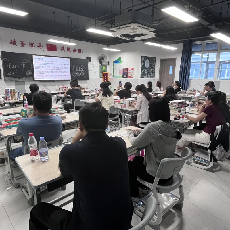 深圳菁华中英文实验中学 | 【菁华新闻】家校同心，携手筑梦——深圳菁华中英文实验中学高三年级家长会圆满举行