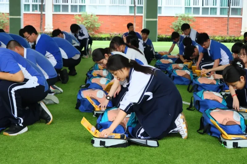 深圳杰仁国际课程中心丨掌握急救技能 守护生命之光——杰仁高中开展急救技能培训