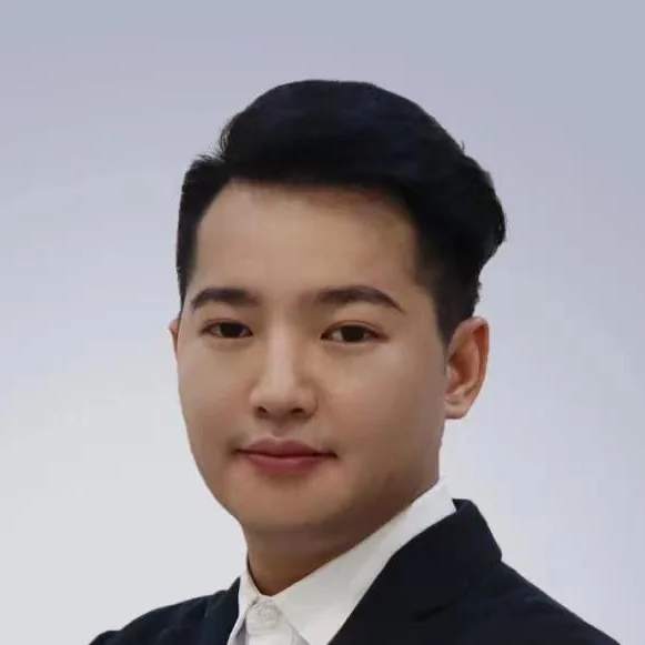 深圳美中国际艺术中心 | 笔尖青春│美中国际部双向英才班学子何俊烨佳作荣登《宝安日报·湾区少年》