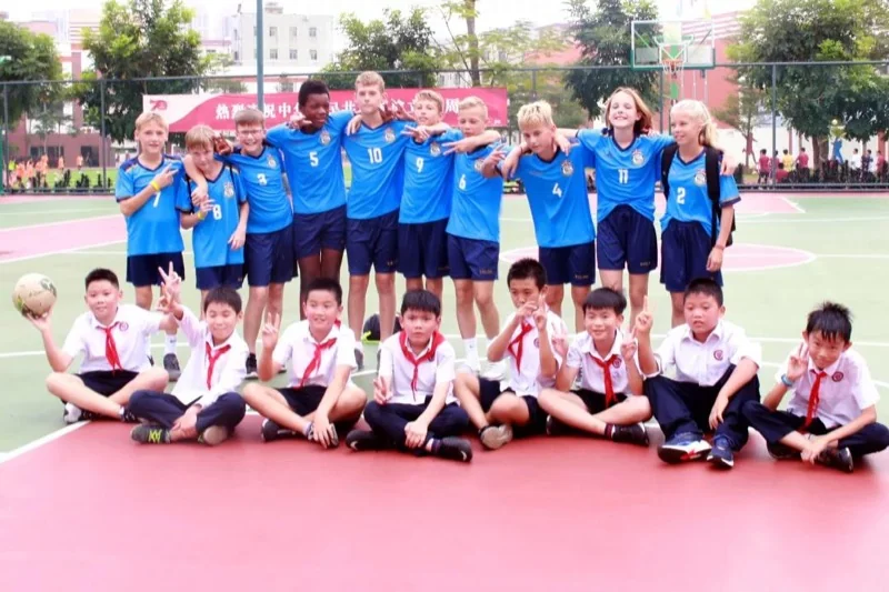 深圳珊蒂泉外国语学校国际部与德国Soccer City学校开展足球交流活动