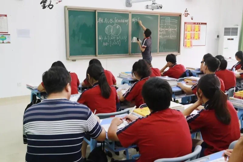 教学教研双落实,用心虚心受益多——深圳珊蒂泉外国语学校高中部开启教学新篇章