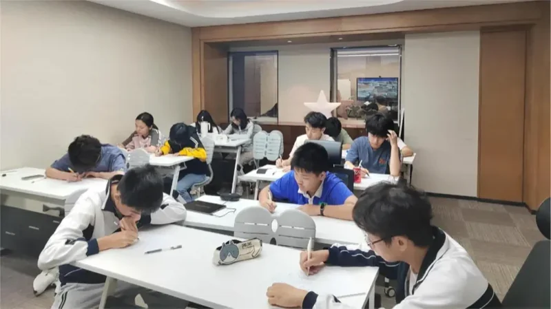 香港遵理国际教育 HKDSE | DSE这条“黄金赛道”火了!遵理教育科技用B2S项目带你入局!