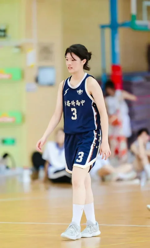 格睿特高级中学香港DSE班  |  夺冠！青春“篮”不住，“球” 场显身手——2024年深圳市龙华区中小学生篮球比赛格睿特运动健儿创佳绩
