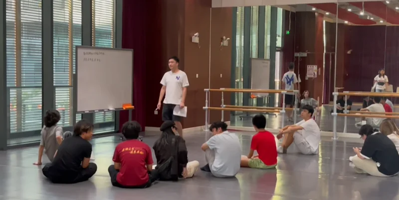 音奥艺术书院 | 把课堂折叠成剧场--音奥书院张老师BTEC表演课手记