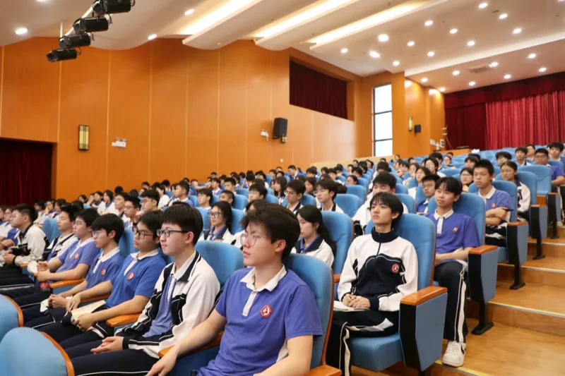 大道至简DSE(博恒橘郡校区) | 与光同行,探索未来 | 博恒实验学校科学副校长专题讲座开讲啦!