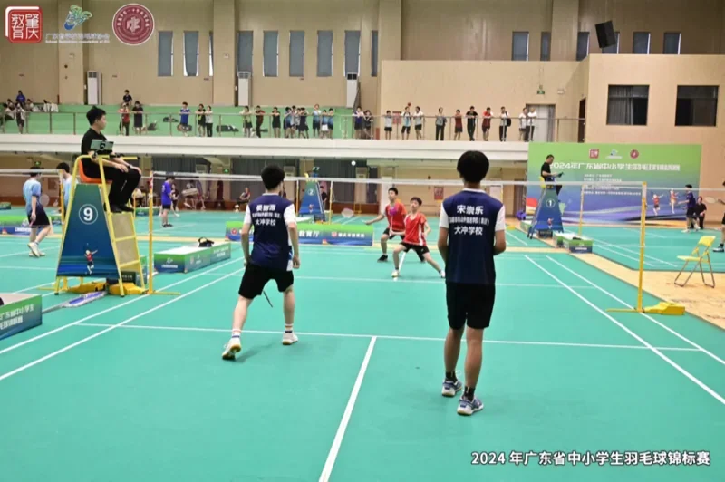 深圳市南山外国语学校(集团)高级中学丨重磅!有一所学校在广东省中小学生羽毛球锦标赛四项团体总分中勇夺两项团体总分冠军