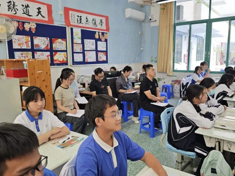 深圳市云顶学校国际班日语樱华书院  |  大道众行展风采 魅力课堂促花开