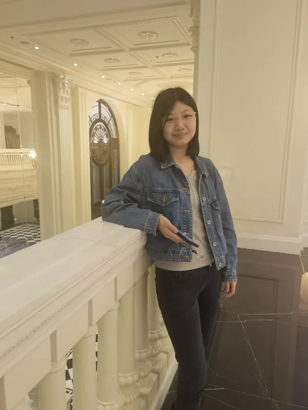ROSSO国际艺术中心 | iOFFER| 她用同1本作品集，拿下UAL戏服、插画双专业本科直录！金斯顿/南安也递来橄榄枝！