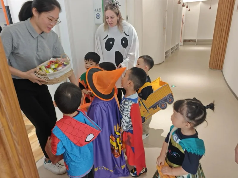 科发幼儿园 | 万圣节荧光派对,解锁科宝成长的N种潜能!