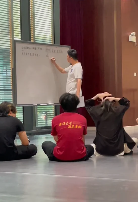 音奥艺术书院 | 把课堂折叠成剧场--音奥书院张老师BTEC表演课手记