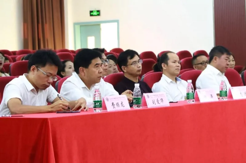 倡导师德师风,共筑和谐校园 ——深圳珊蒂泉外国语学校国际部开展“我和我的班级·我的教育故事”班主任演