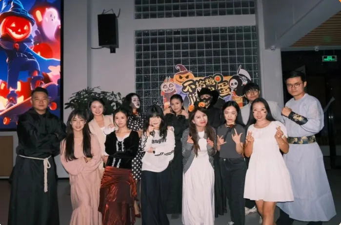 深圳美中国际艺术中心 | 万圣狂欢夜│美中国际部“鬼混”指南:南瓜灯下,我们与世界撞了个满怀!