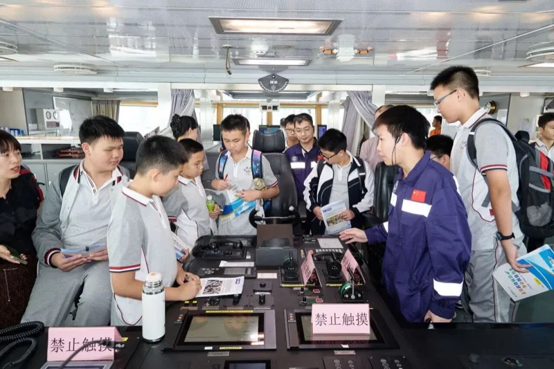 深圳市宝安区为明双语实验学校 | 解锁海上 “移动实验室”!为明科创班探秘科考船 “海洋地质十号”【为明研学】