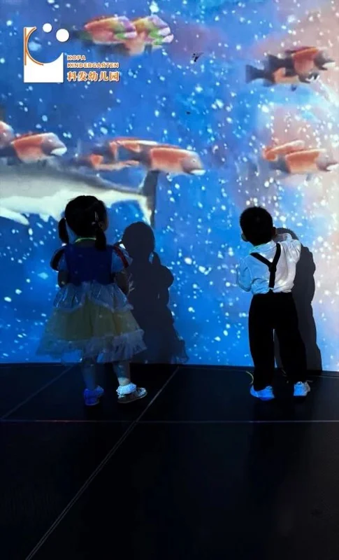 科发幼儿园 | 万圣节的荧光派对上,是哪个科宝在闪闪发光?