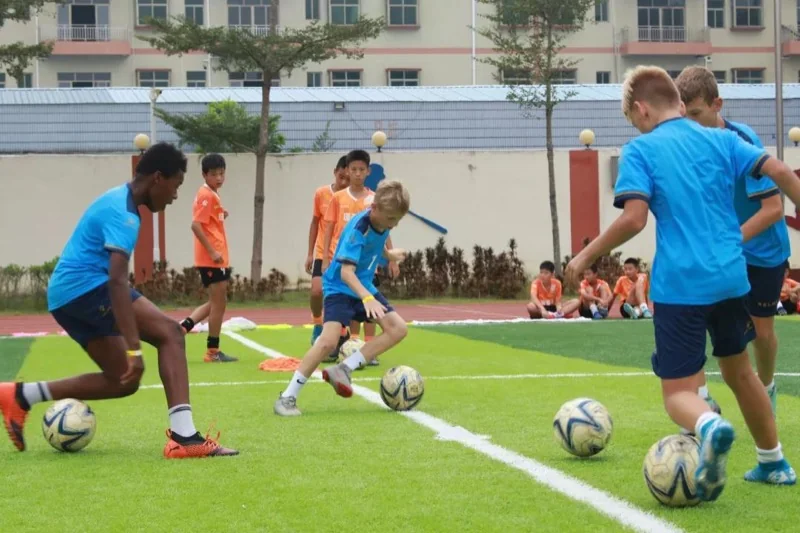 深圳珊蒂泉外国语学校国际部与德国Soccer City学校开展足球交流活动